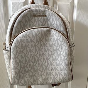 💅🏼 SALE!! 😍 Michael Kors Large Backpack
